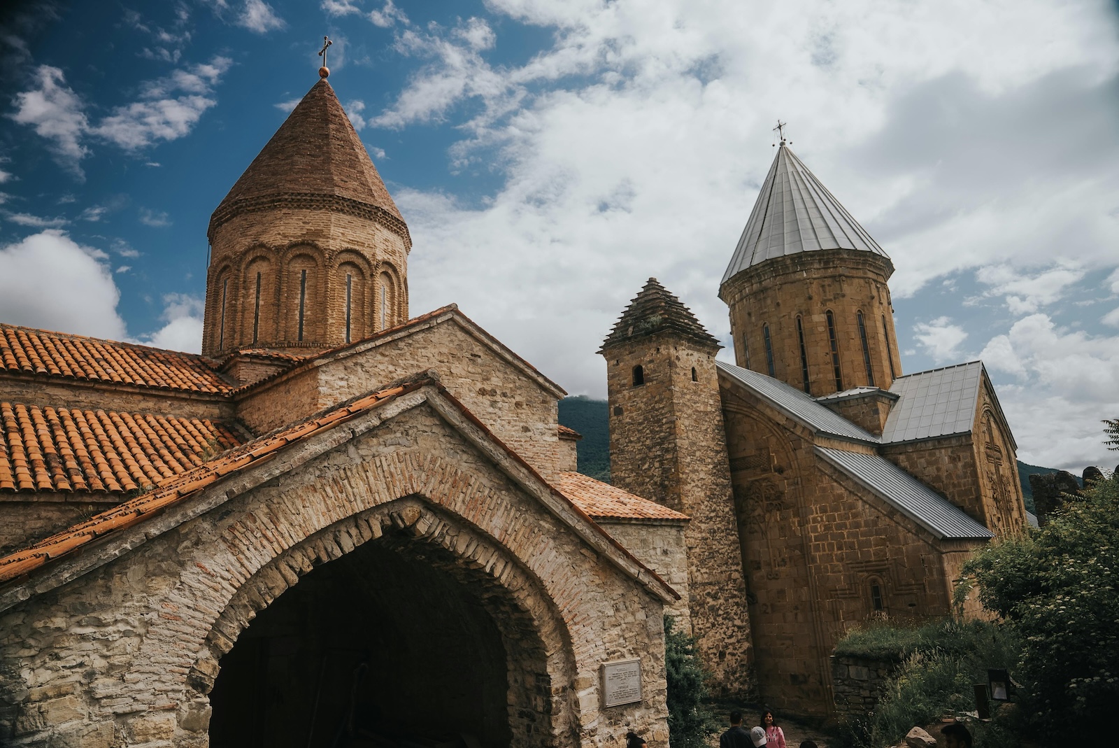 მოგზაურობა საქართველოს წმინდა ადგილებში – მომლოცველთა ტური უძველეს სიწმინდეებთან